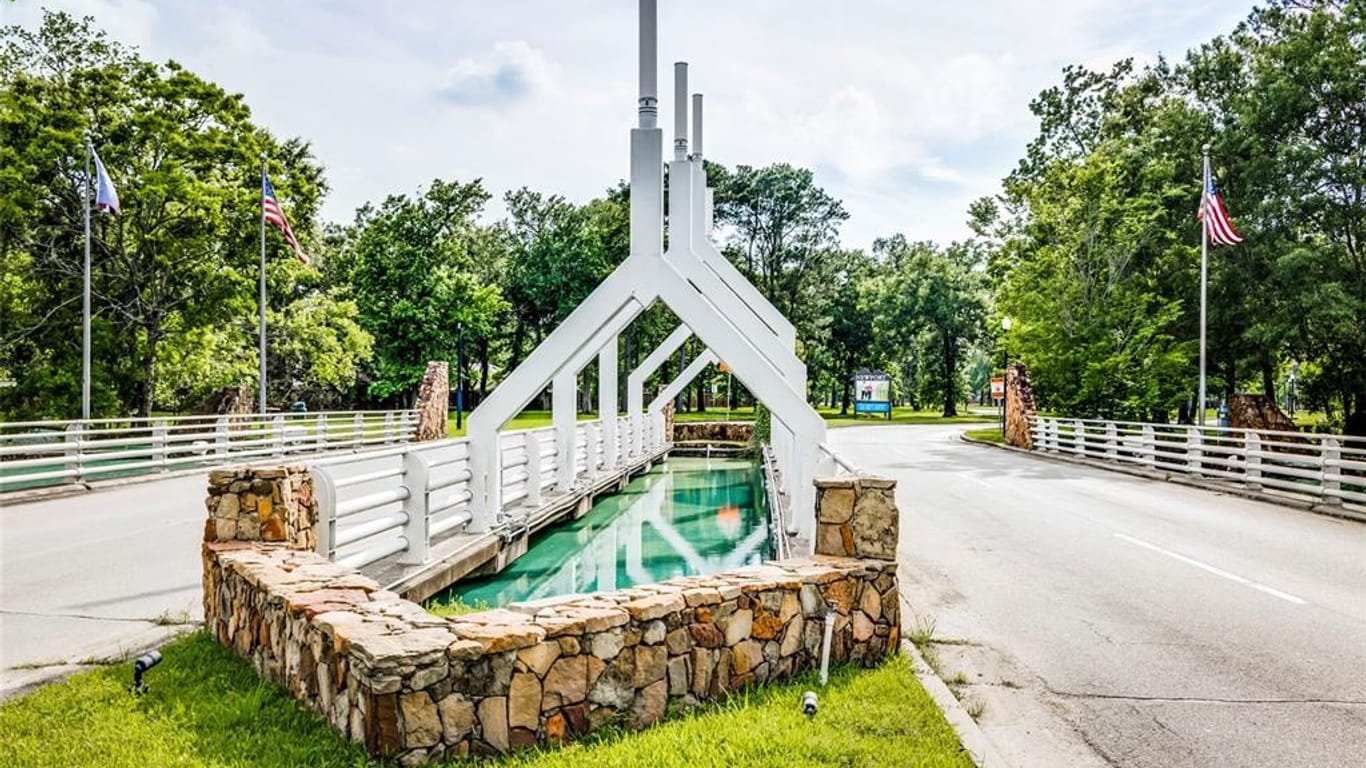 Crosby 1-story, 3-bed 2054 Barrett Gables Drive-idx