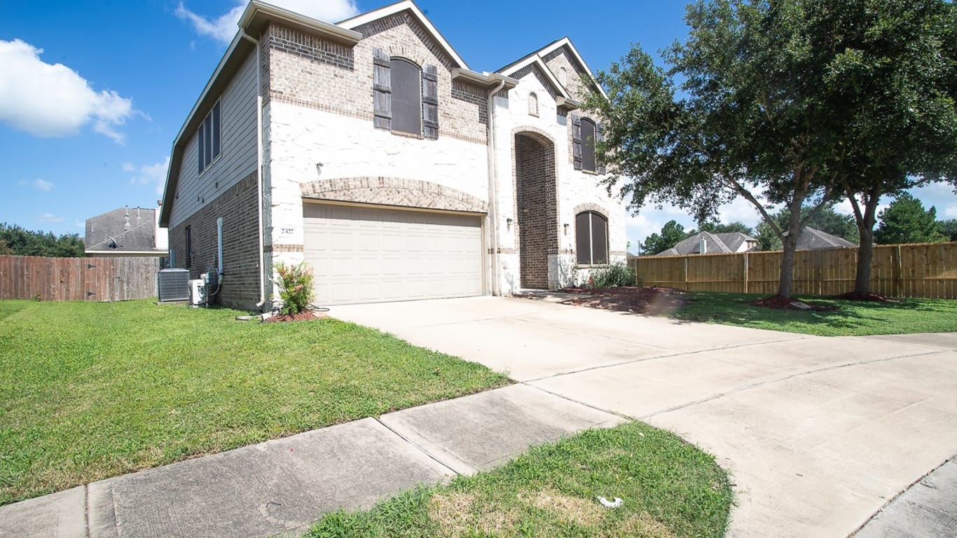 Fresno 2-story, 4-bed 2427 Yellow Maple Lane-idx