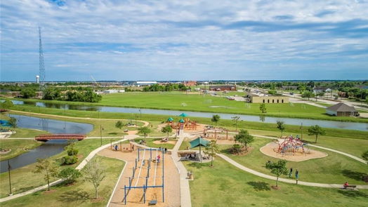 Mont Belvieu 2-story, 5-bed 15507 East Lake Drive-idx
