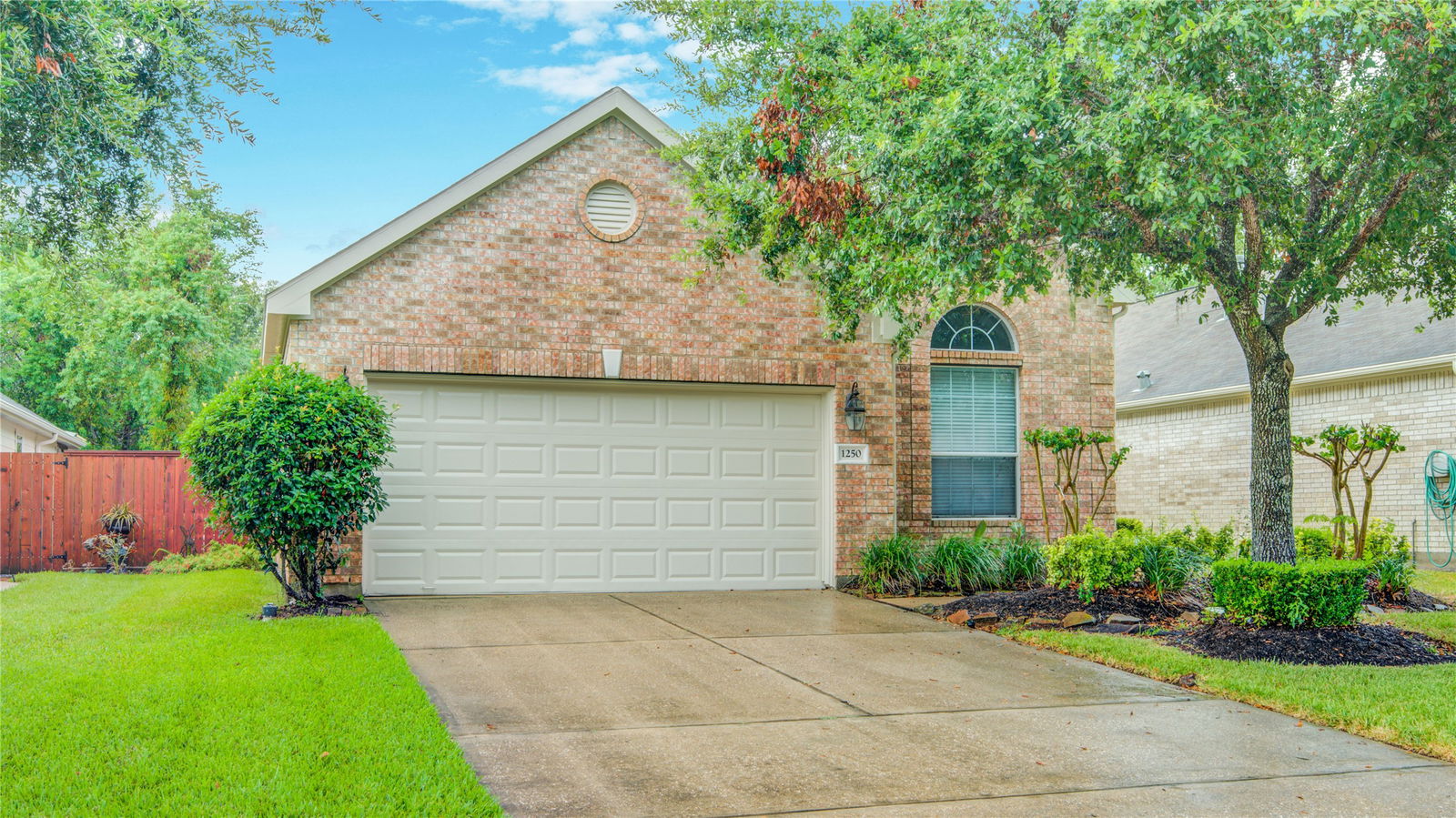 Pearland 1-story, 3-bed 1250 N Riviera Circle-idx