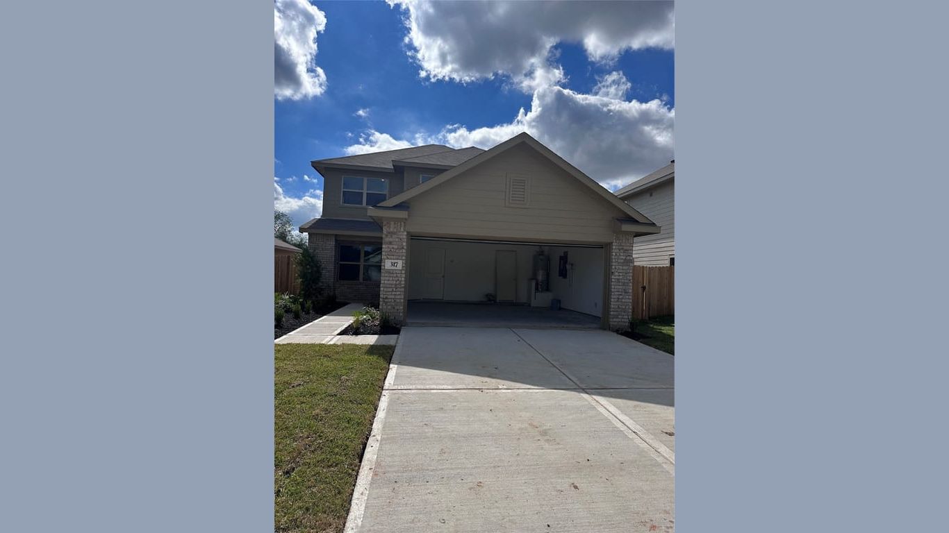 Sealy 2-story, 4-bed 317 Riverwood Village Lane-idx