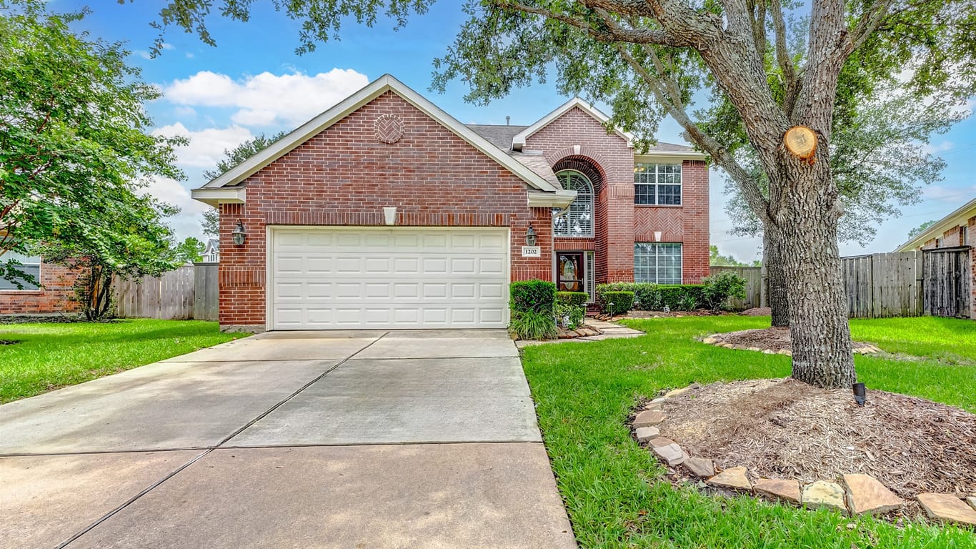Spring 2-story, 4-bed 1202 Dunston Falls Drive-idx