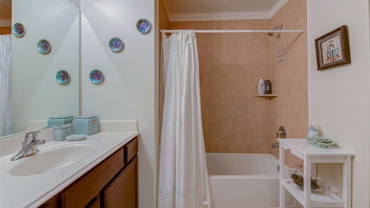 Humble 1-story, 3-bed 20435 Flatiron Drive-idx