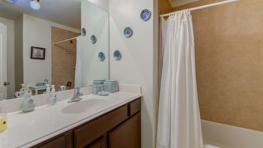 Humble 1-story, 3-bed 20435 Flatiron Drive-idx