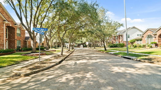 Sugar Land 2-story, 5-bed 1903 Willow Lakes Drive-idx