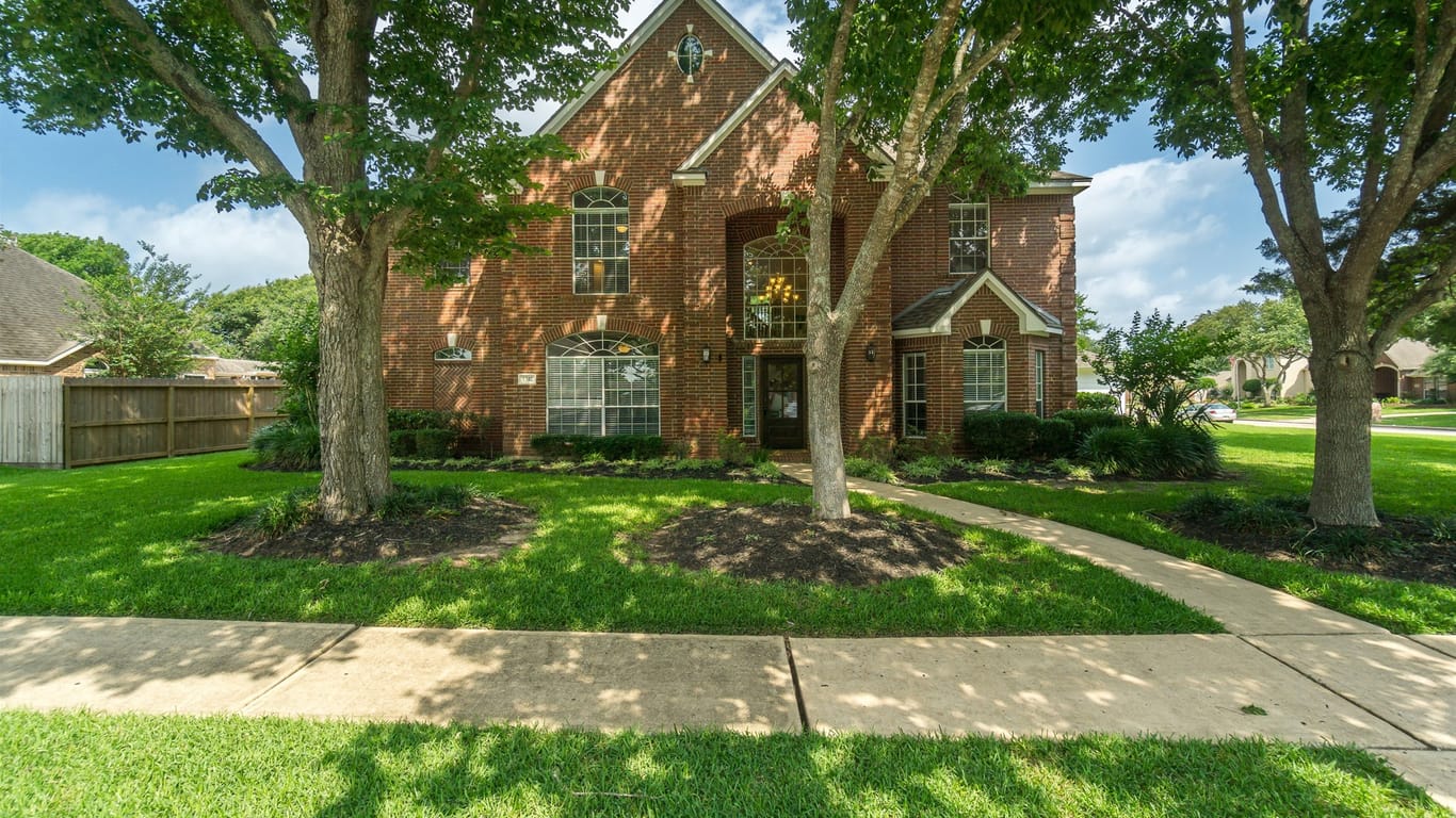 Friendswood 2-story, 5-bed 1302 Eagle Lakes Drive-idx