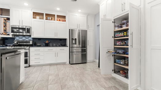Humble 2-story, 5-bed 7003 Turtle Manor Drive-idx