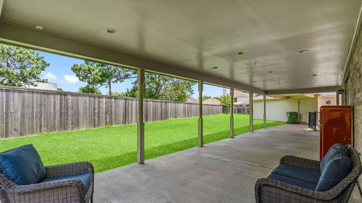 Humble 2-story, 5-bed 7003 Turtle Manor Drive-idx