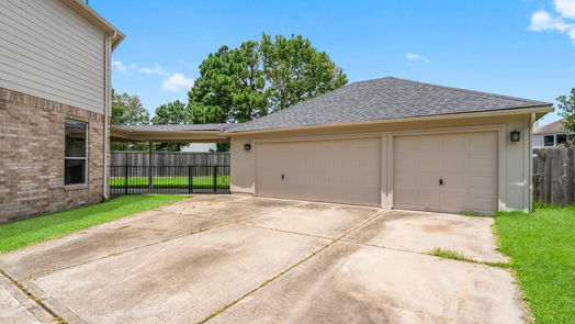 Humble 2-story, 5-bed 7003 Turtle Manor Drive-idx