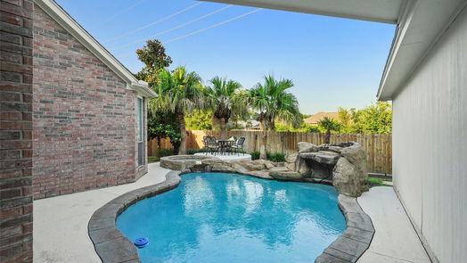 Humble 2-story, 4-bed 7918 Trophy Place Drive-idx