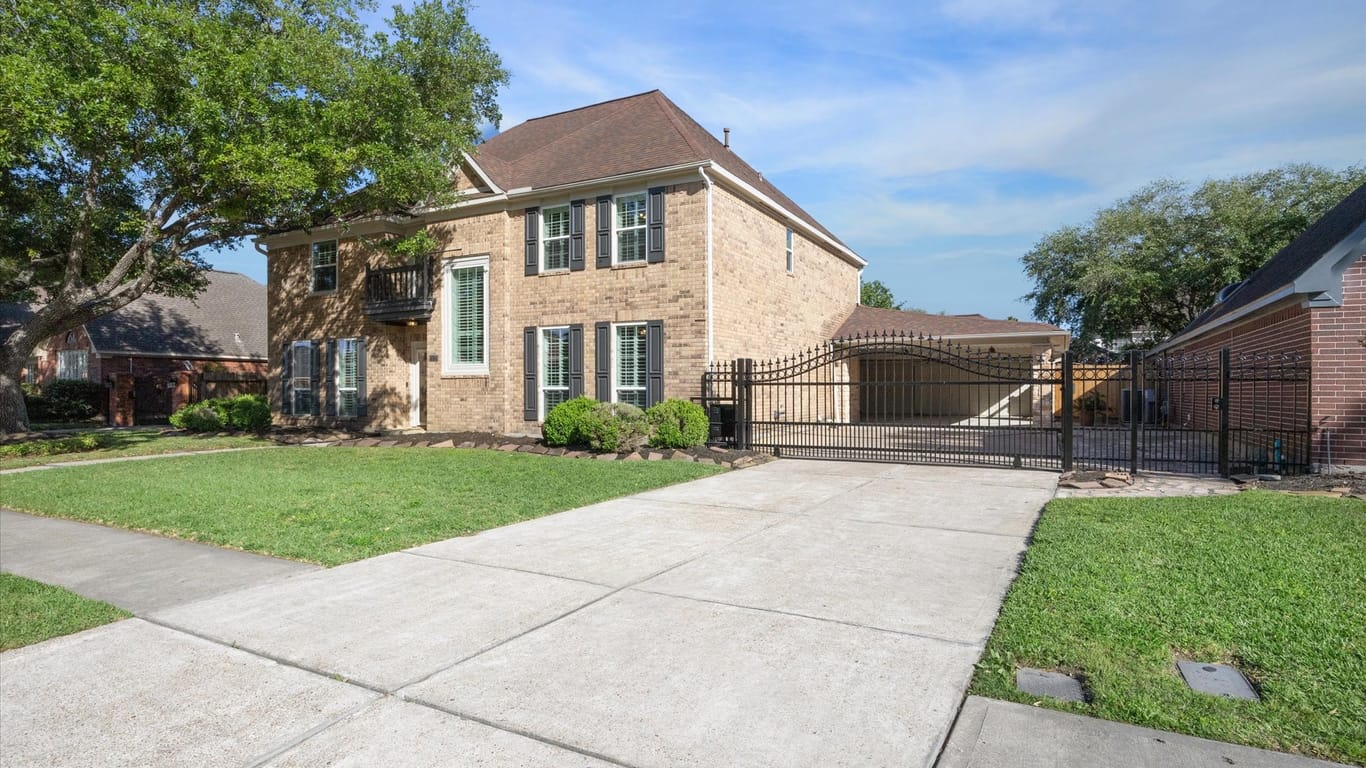 Pearland 2-story, 4-bed 2119 Country Club Drive-idx