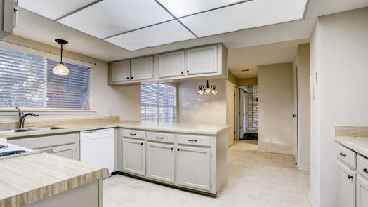 Friendswood 2-story, 4-bed 532 E Castle Harbour Drive-idx