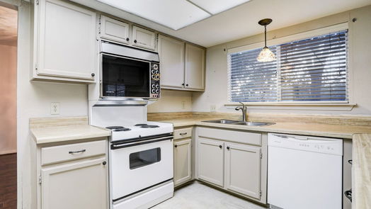 Friendswood 2-story, 4-bed 532 E Castle Harbour Drive-idx