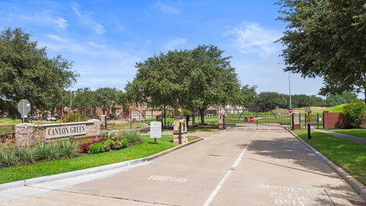 Houston 1-story, 3-bed 16302 Canyon Mills Court-idx