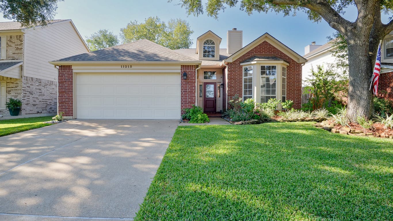 Houston 2-story, 3-bed 11215 E Travelers Way Circle-idx