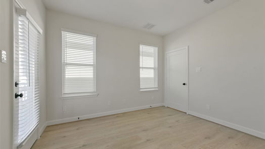 Pearland 2-story, 3-bed 2513 S Houston Avenue-idx