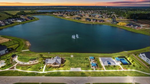 Friendswood 2-story, 5-bed 2176 Blossom Landing Lane-idx