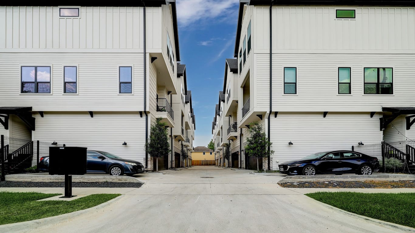 Houston 3-story, 3-bed 1417C W 23rd Street-idx