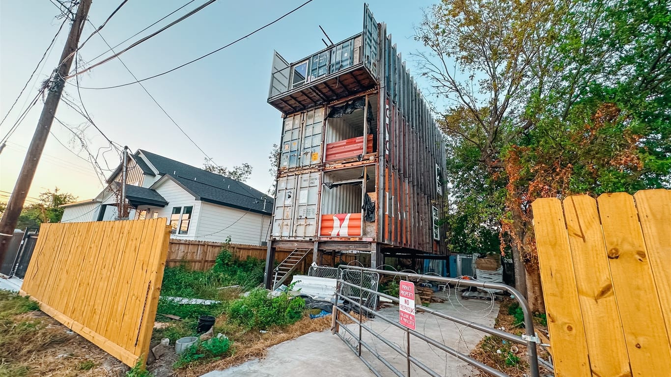 Houston 3-story, 3-bed 1313 E 35th Street-idx