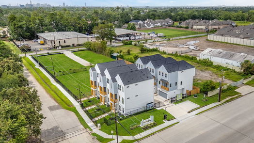 Houston 3-story, 3-bed 3905 Pinemont Drive E-idx