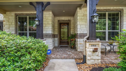 Conroe 2-story, 4-bed 1914 Cliff Manor Drive-idx