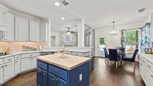 The Woodlands 2-story, 5-bed 27 Brywood Place-idx