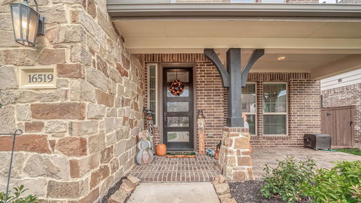 Humble 2-story, 4-bed 16519 Whiteoak Canyon Drive-idx