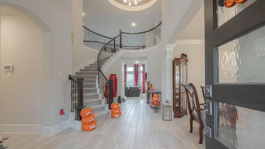 Humble 2-story, 4-bed 16519 Whiteoak Canyon Drive-idx
