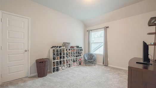 Humble 2-story, 4-bed 16519 Whiteoak Canyon Drive-idx