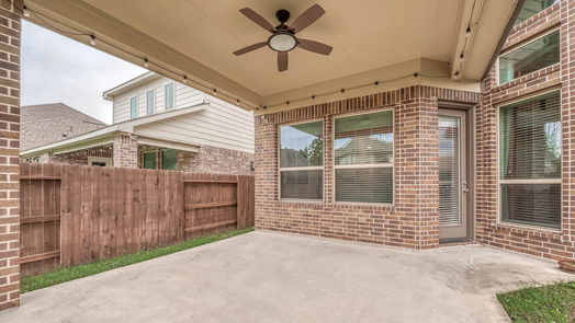 Humble 2-story, 4-bed 16519 Whiteoak Canyon Drive-idx
